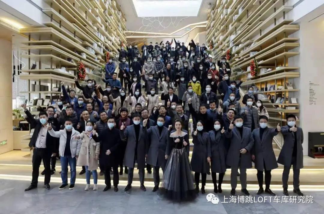 乌海全国一百多人在华侨城汉口道6号参观研讨LOFT专利车库技术！